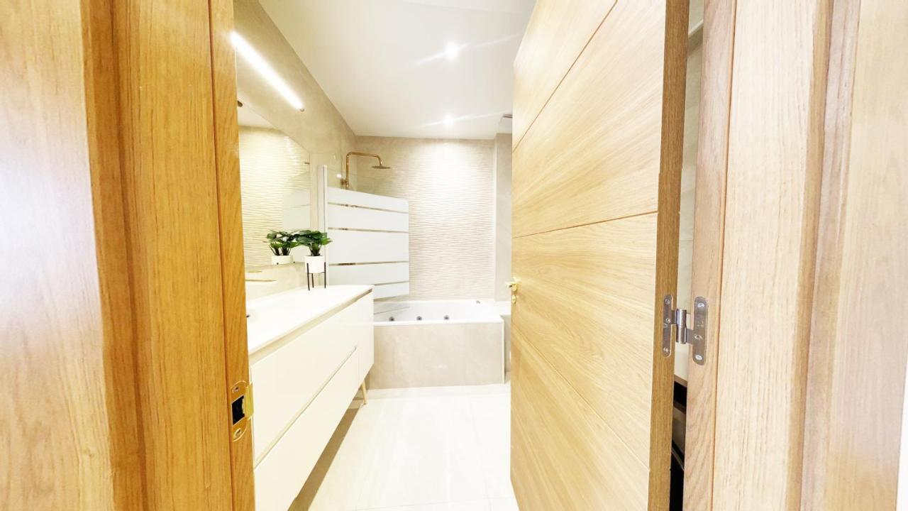 Paradise Luxurious Flat, Free Parking, 3 Double Rooms, Terrace, Jacuzzi, Fully Renovated San Sebastián Exterior foto
