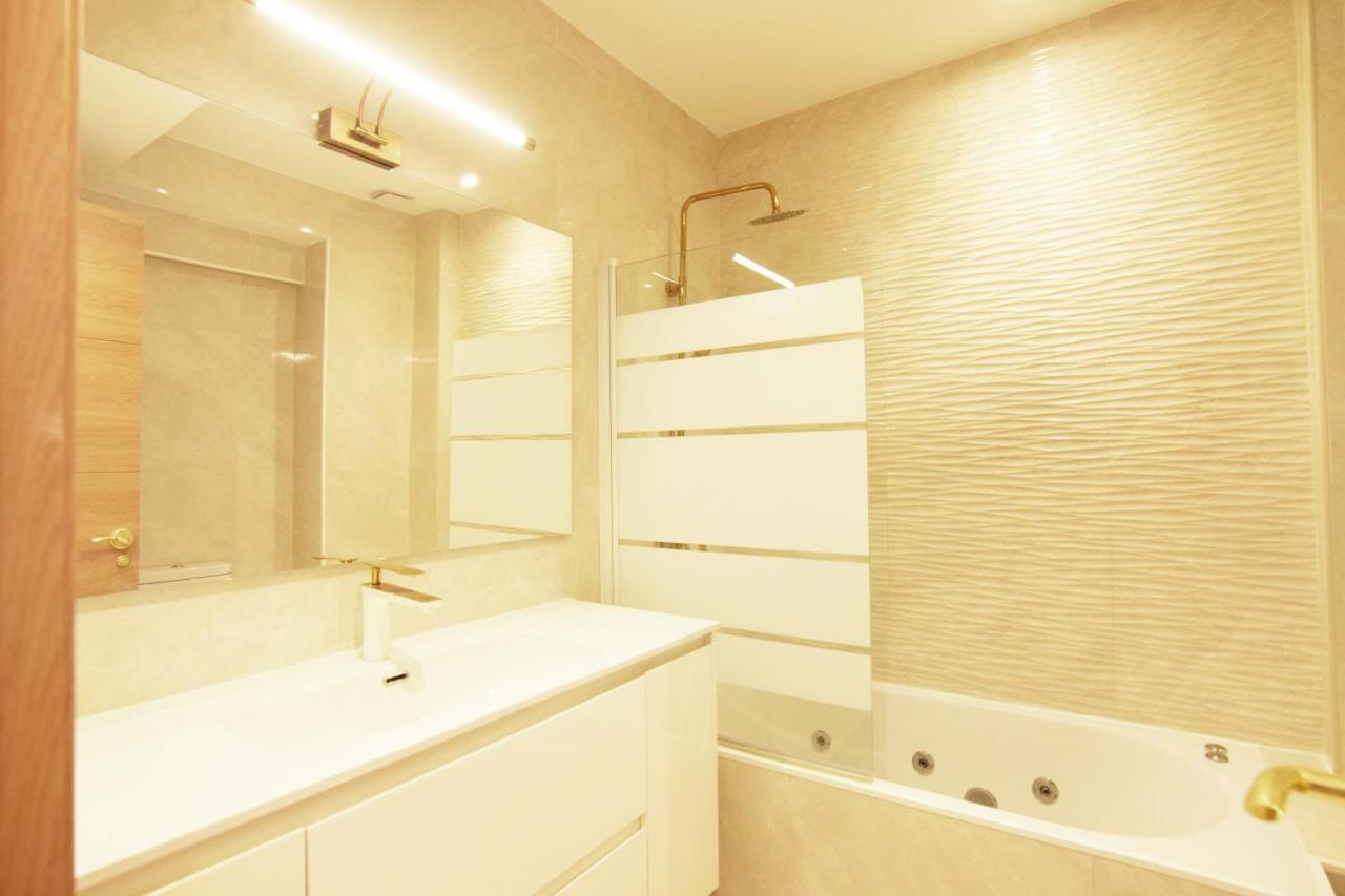 Paradise Luxurious Flat, Free Parking, 3 Double Rooms, Terrace, Jacuzzi, Fully Renovated San Sebastián Exterior foto